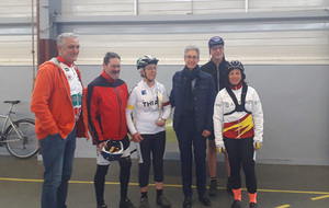 Remise de la coupe à la plus expérimentée à Evelyne Petit de Thiais